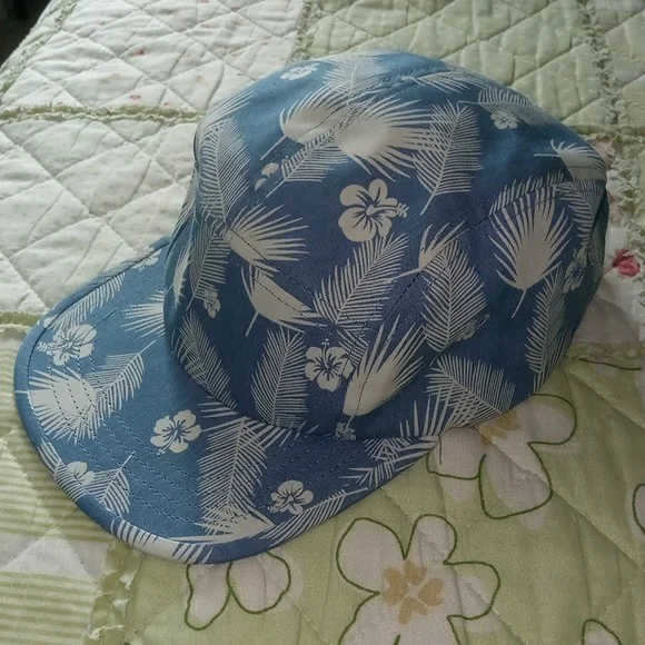 Aldo | Accessories | Nwot Ladies Cap | Poshmark display picture 2